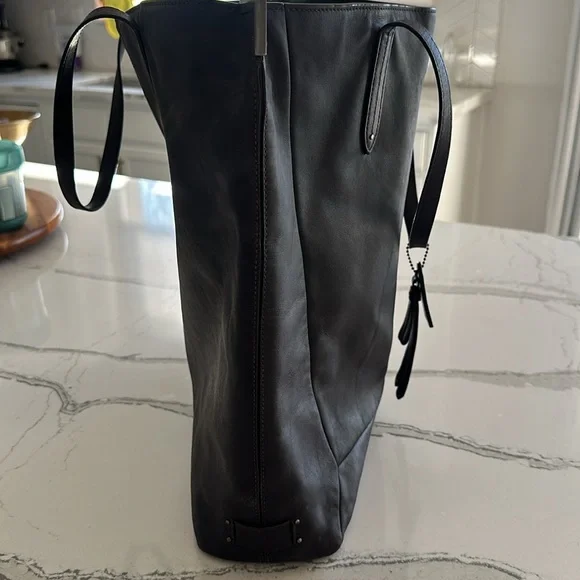 Coach Vintage Leather Tote From 2014 Deep Plum. - Picture 8 of 12